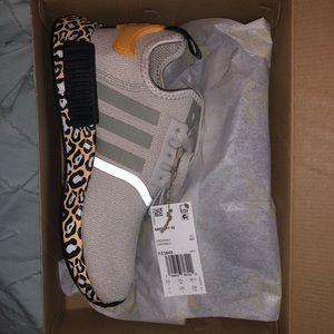 Size 7 adidas leopard print nmd